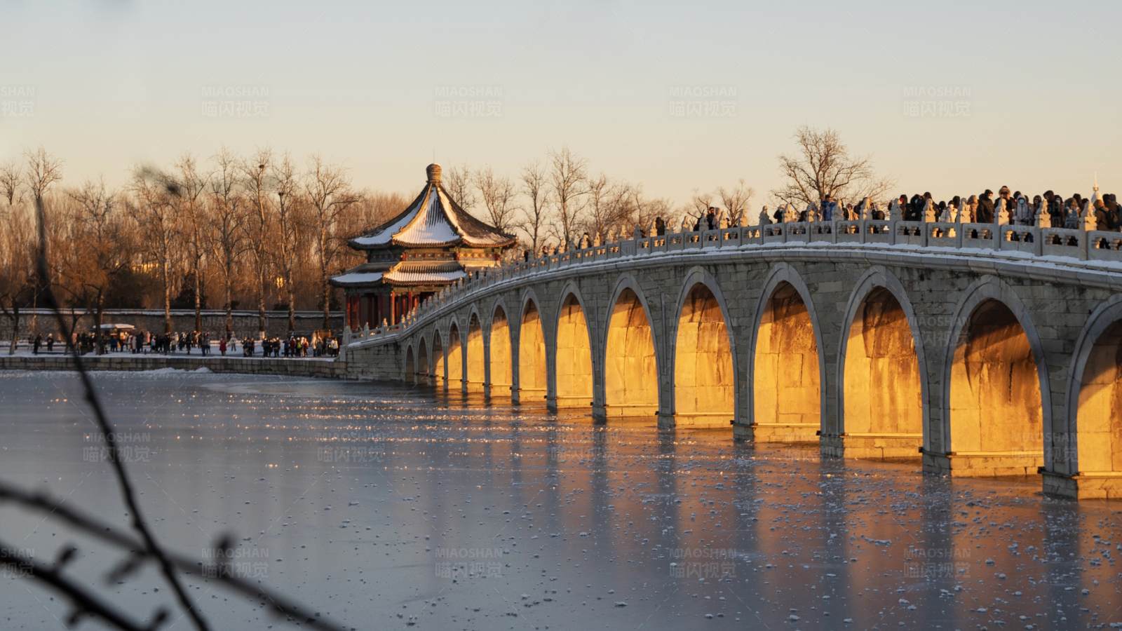 颐和园十七孔桥金光穿洞图片