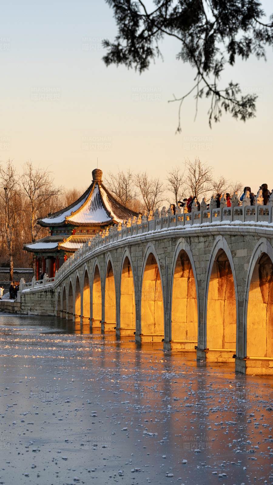 冬日古桥夕阳景图片