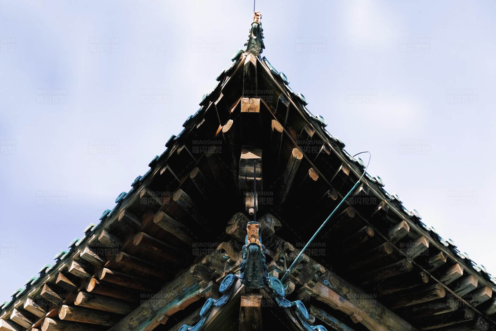 古建筑的屋檐图片