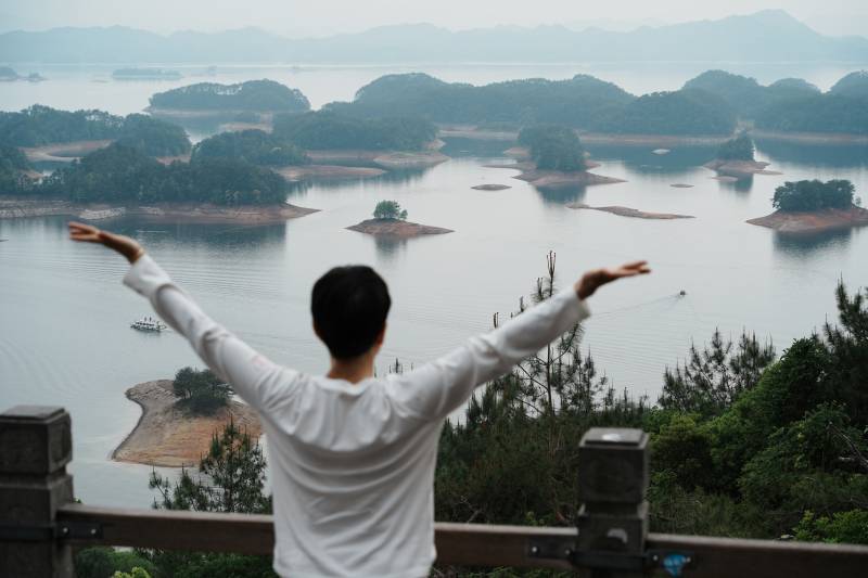 拥抱自然 心旷神怡图片