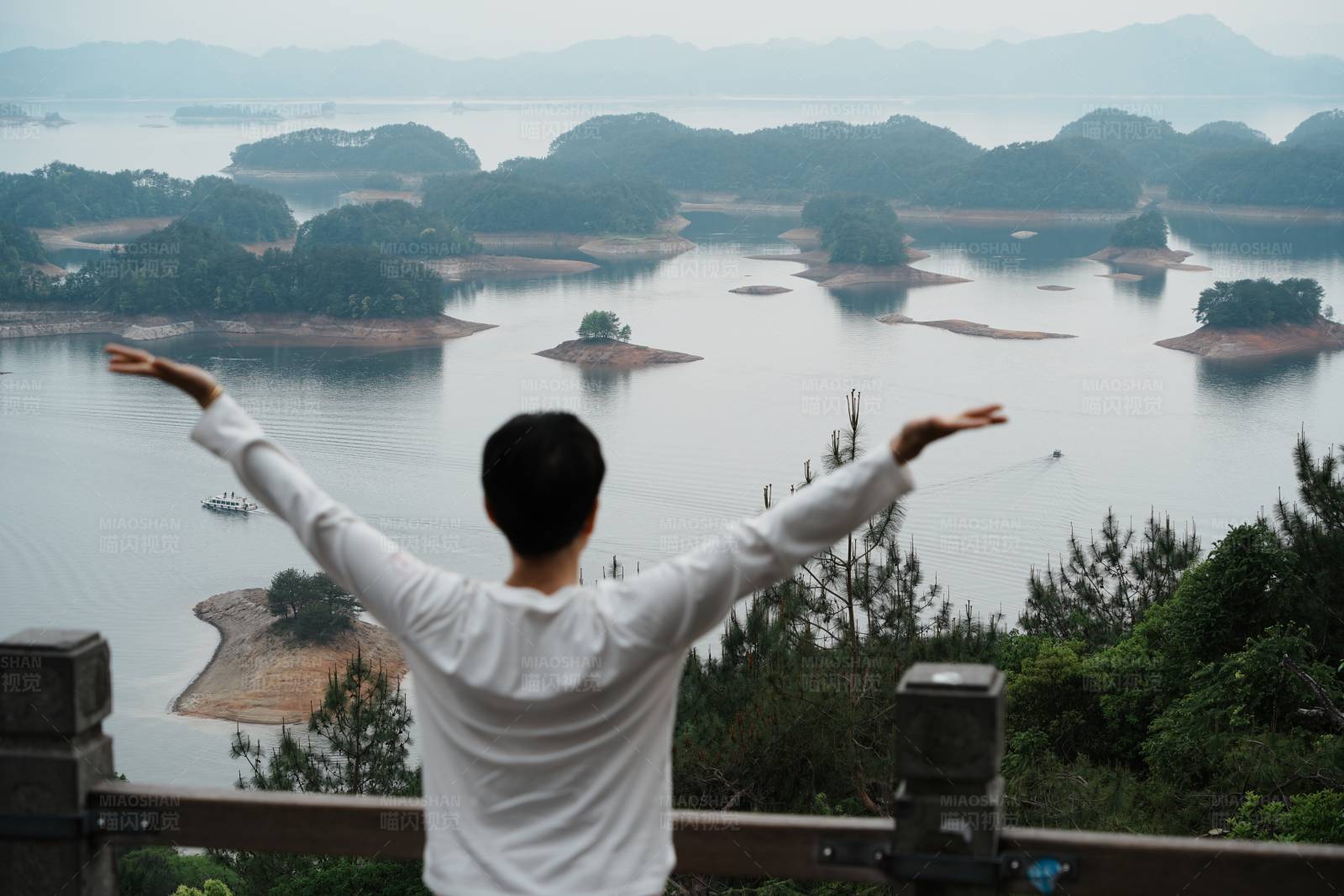 拥抱自然 心旷神怡图片