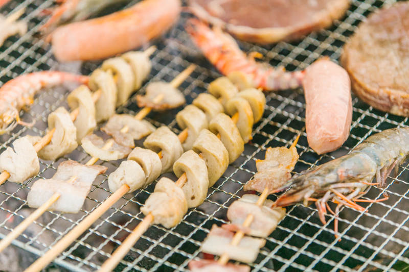 烧烤海鲜与肉串图片