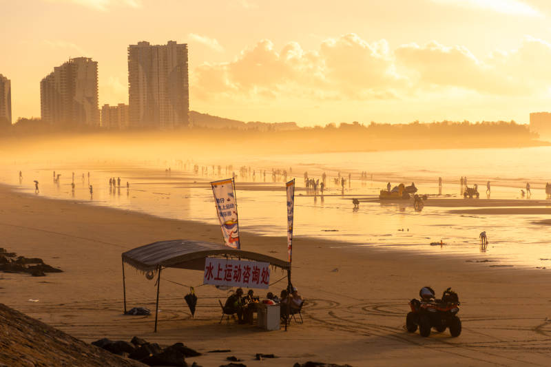 东山岛金銮湾的海滩活动图片