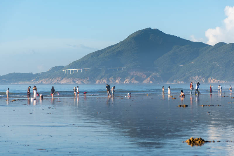 海滩上的欢乐时光图片