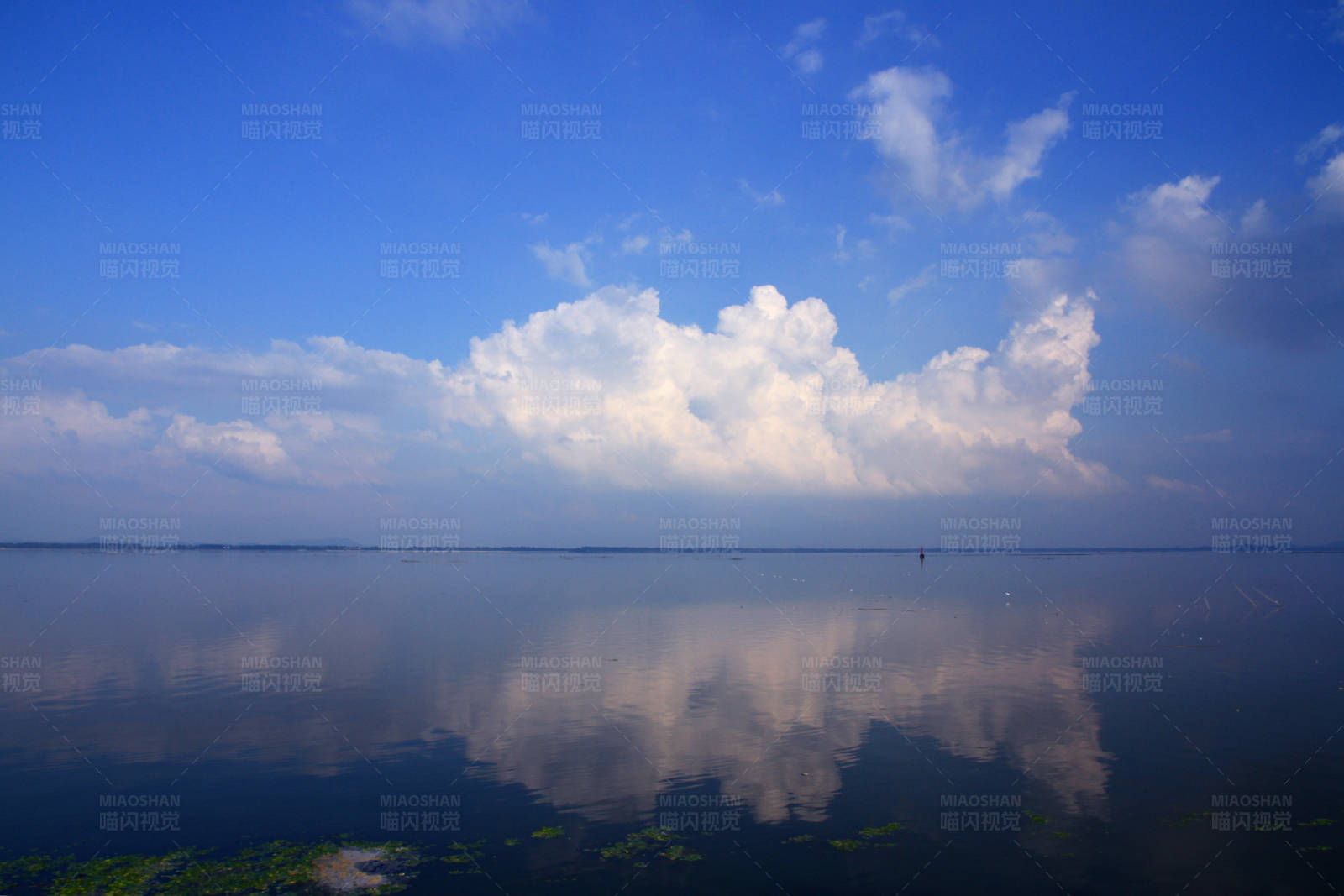 南京石臼湖水天一色图片