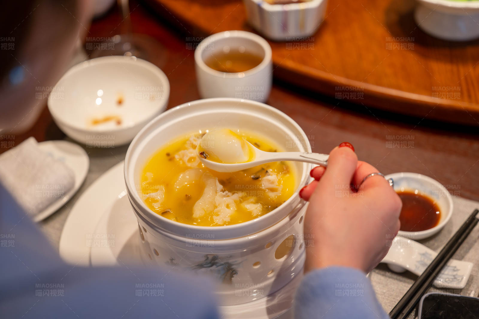 品尝 时令海鲜羹图片