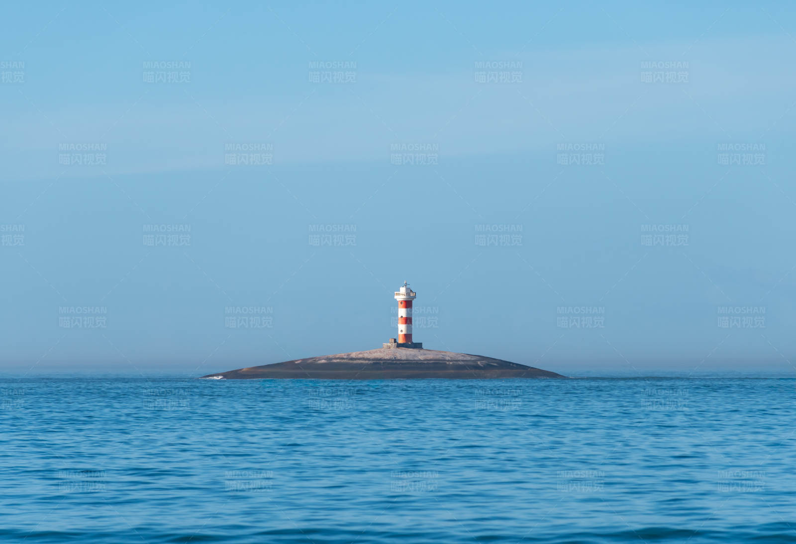 东山岛孤岛灯塔图片