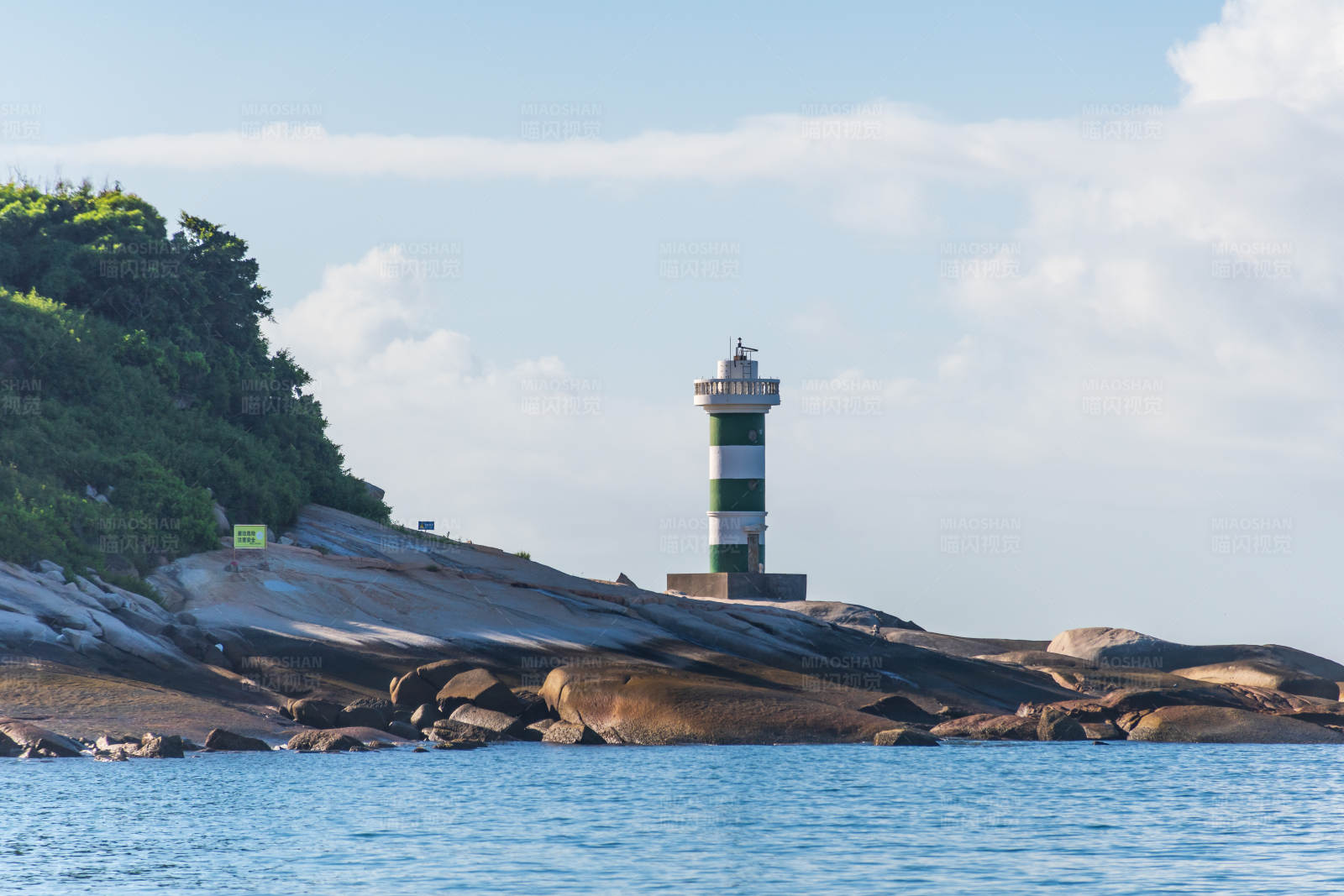 海边的灯塔图片