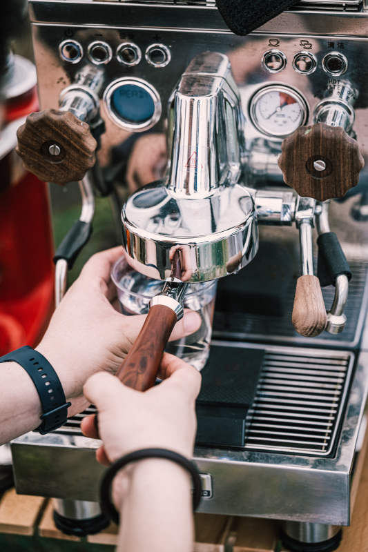 手冲咖啡制作中图片