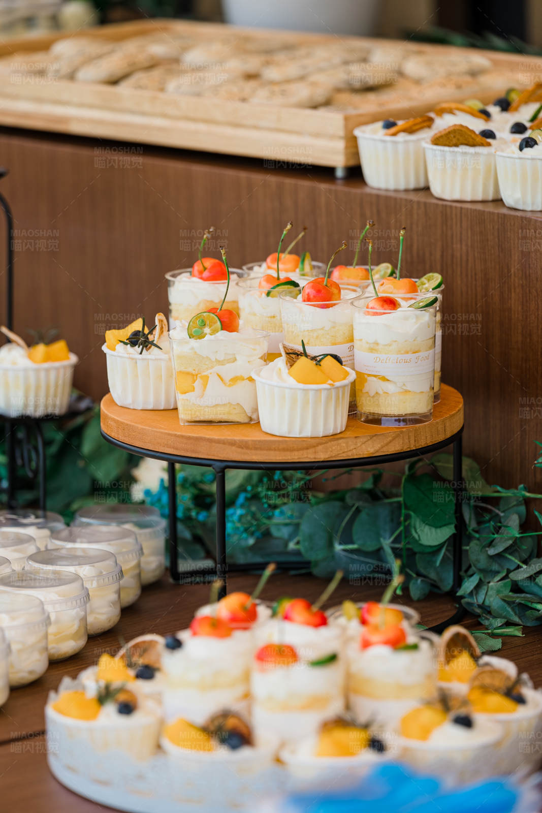 甜点自助餐桌图片