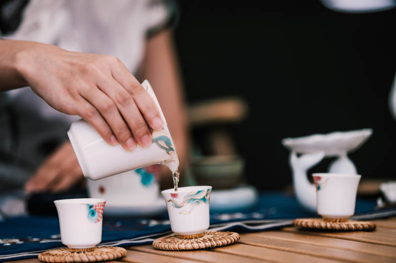 茶艺表演 倒茶瞬间图片