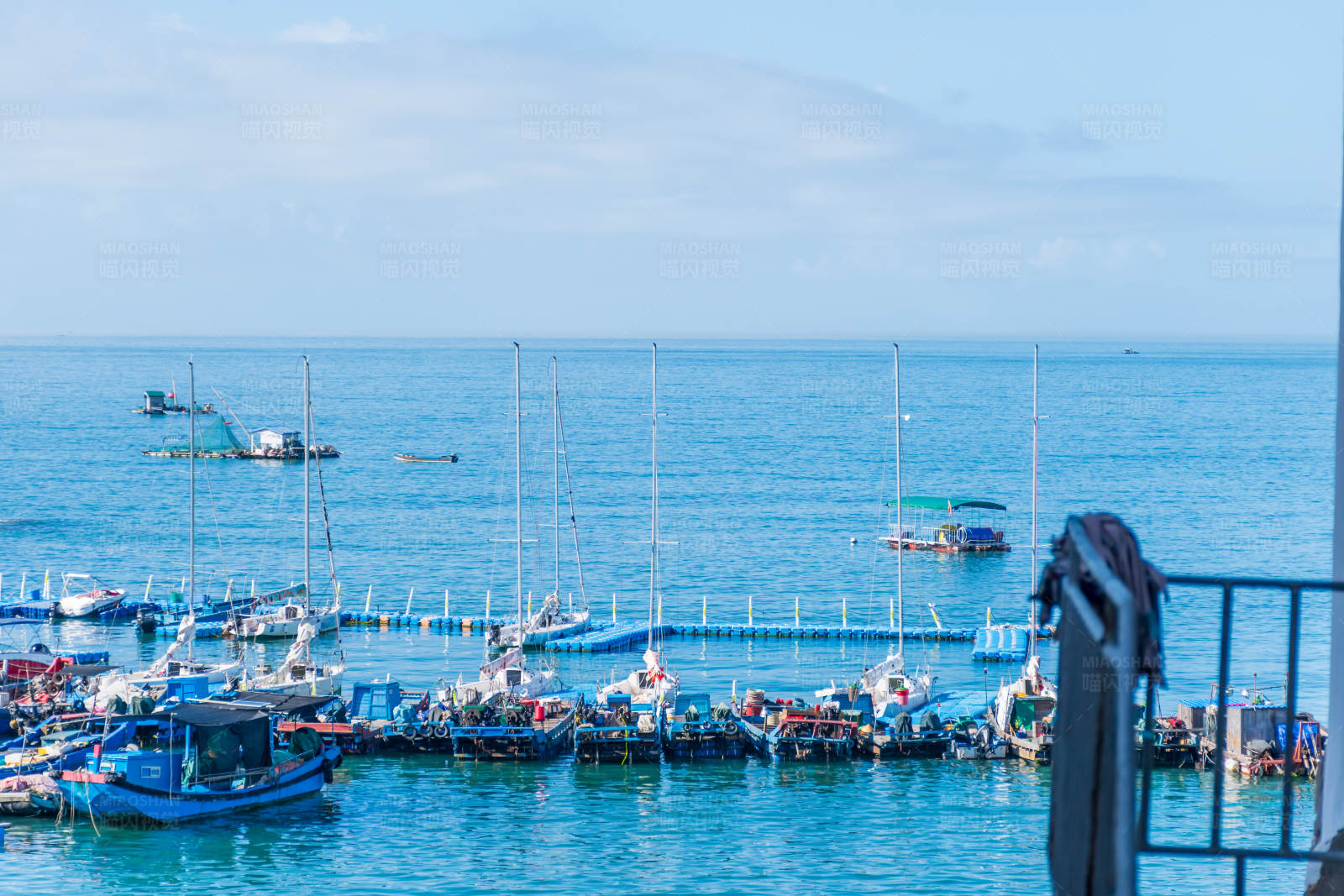 码头停泊的船只图片