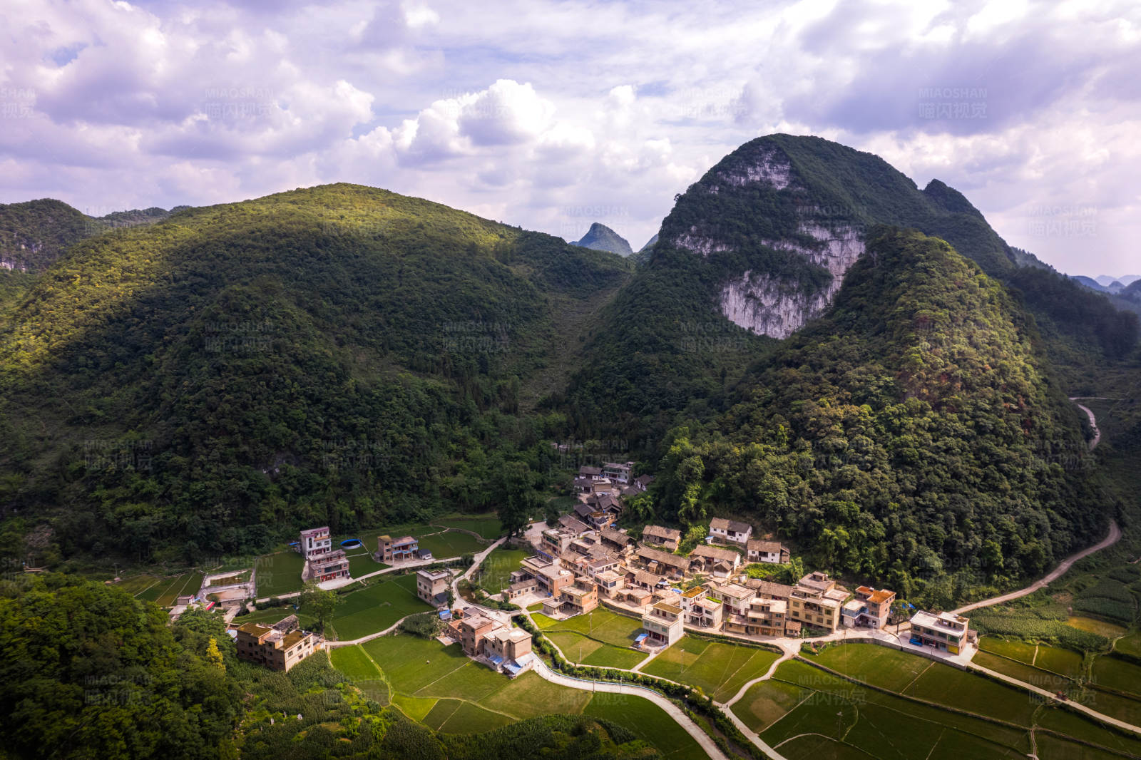 山间村落，世外桃源图片