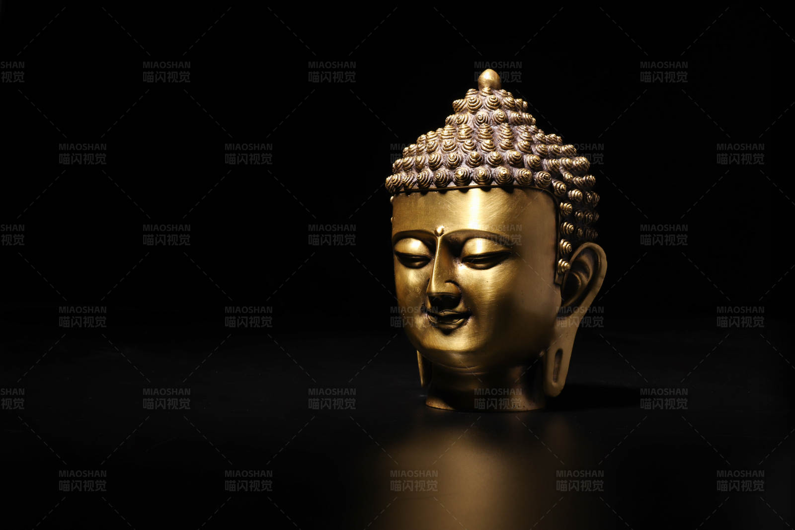 金色佛像头雕图片