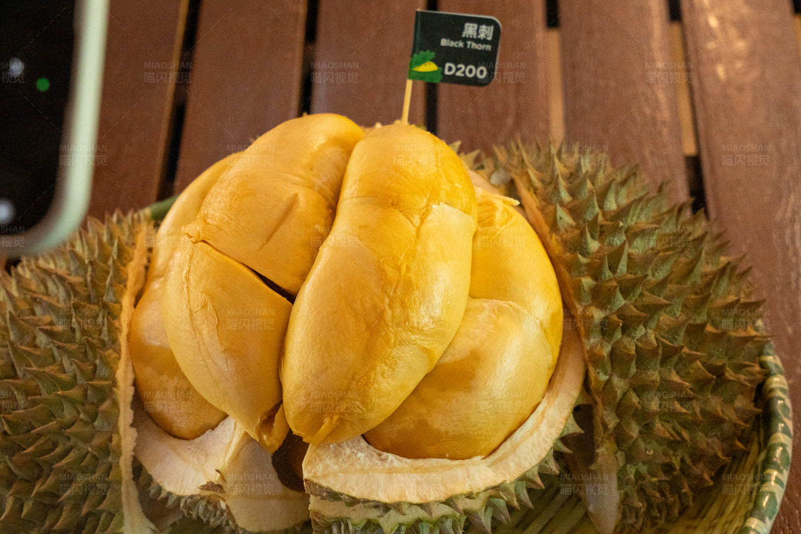 金黄色的榴莲果肉图片