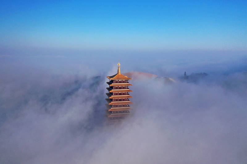 南京牛首山云端古塔图片