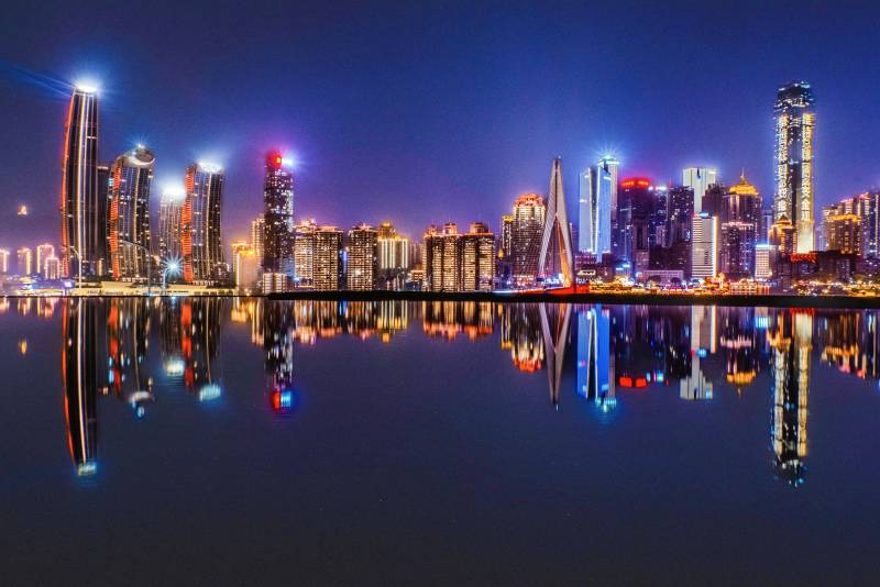 重庆渝中倒影图片