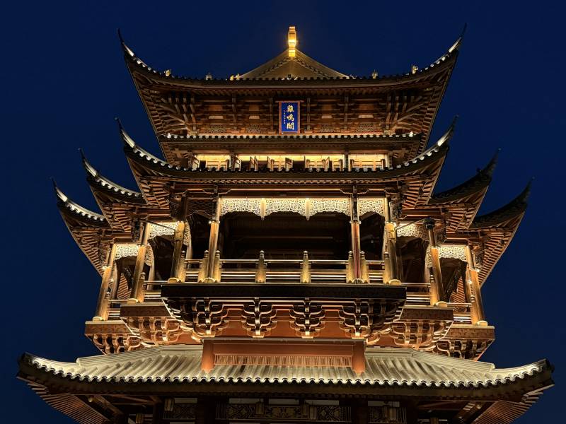 夜幕下的鸡鸣阁图片