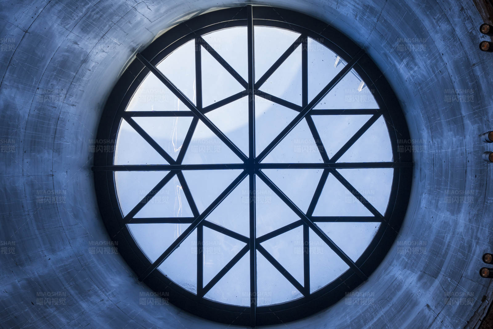 首钢皮爷圆形天窗的几何之美图片