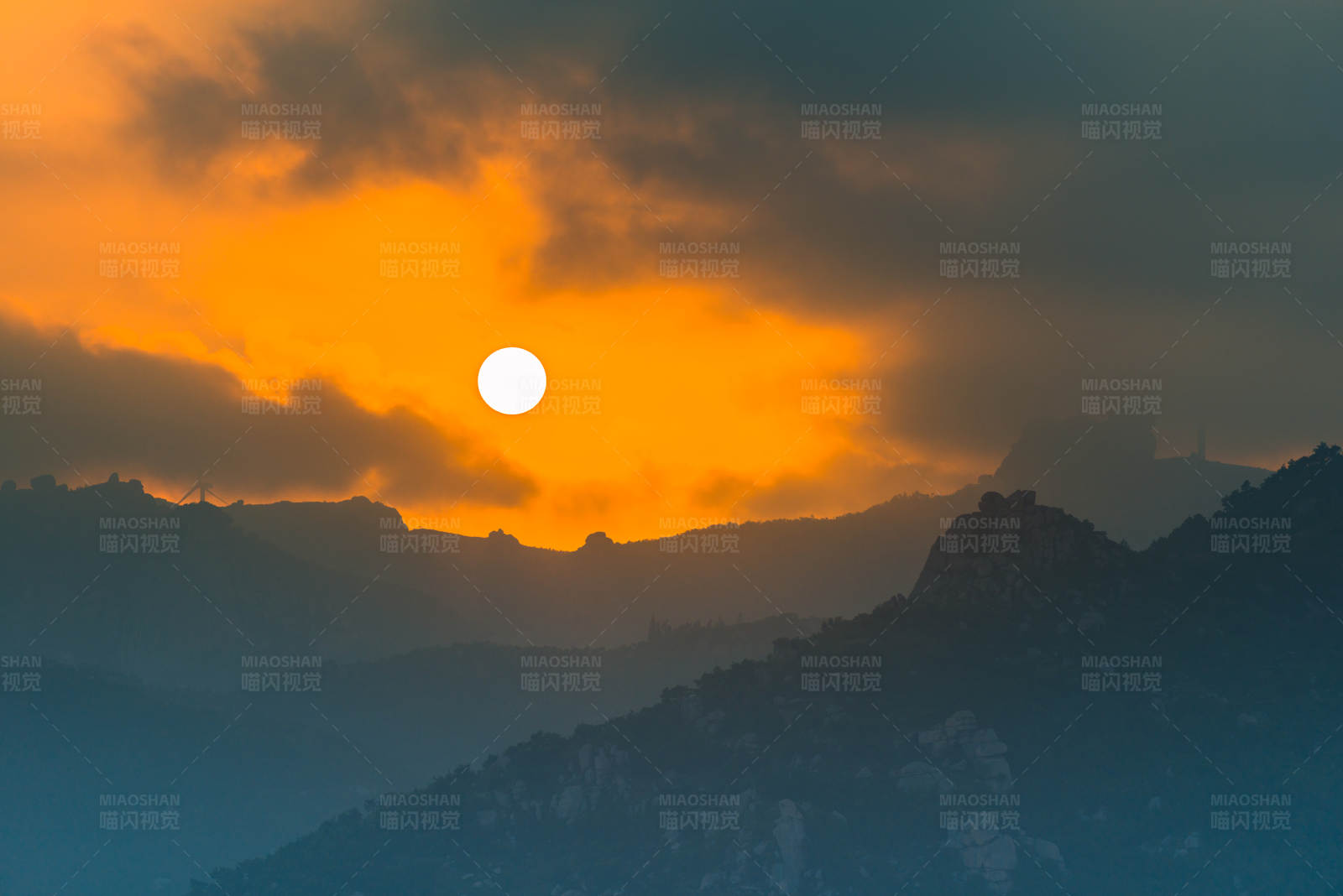 山间日出云海图图片