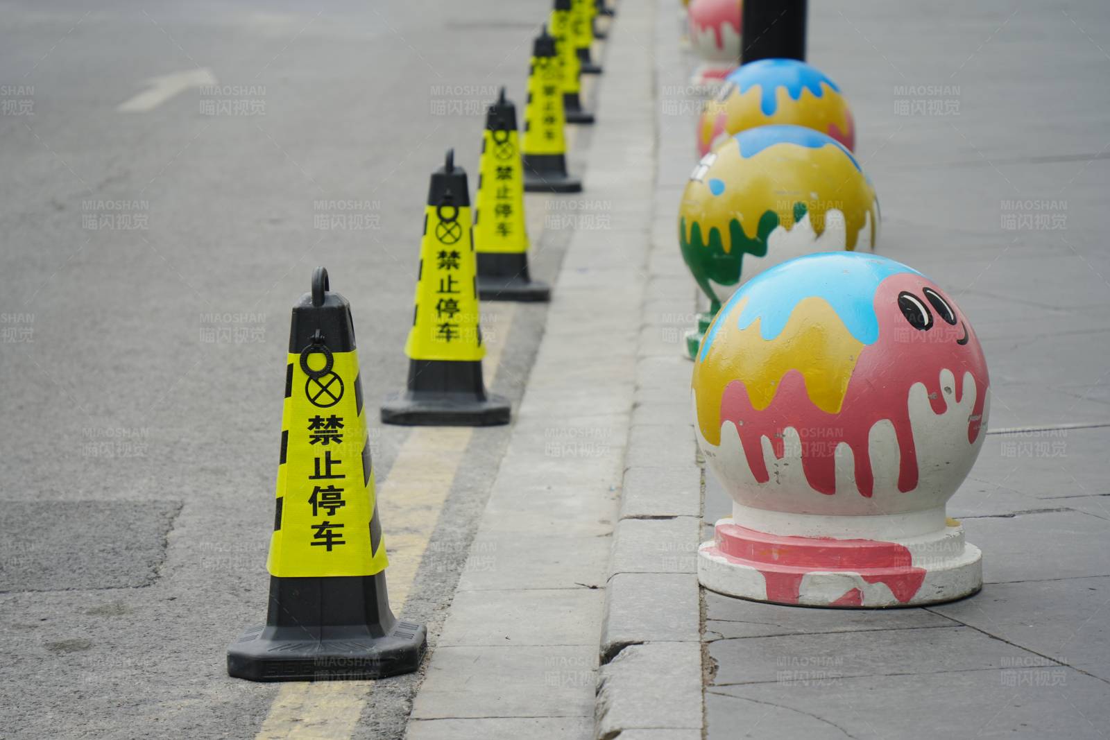 禁止停车与彩色装饰图片