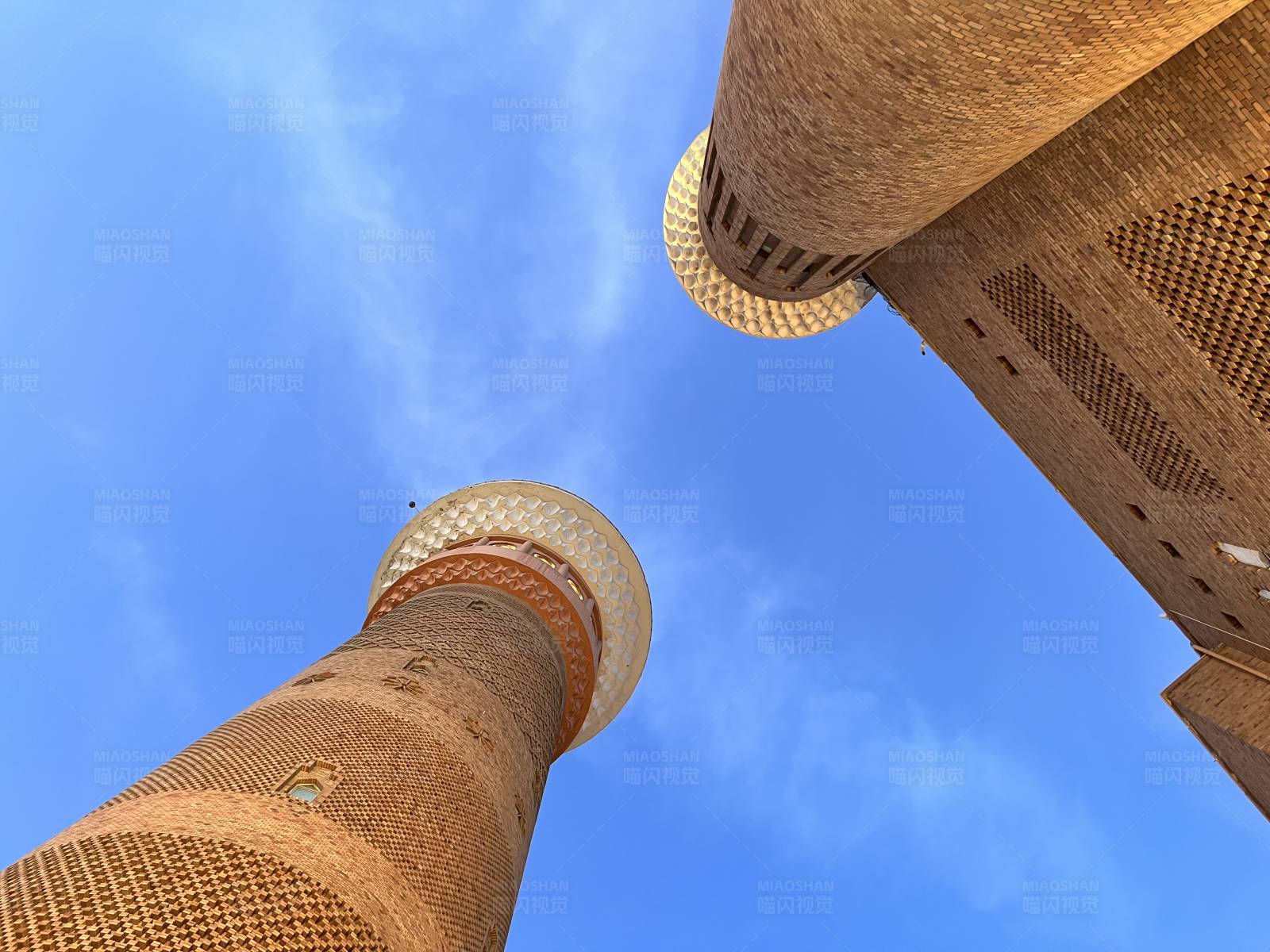 古塔蓝天图片
