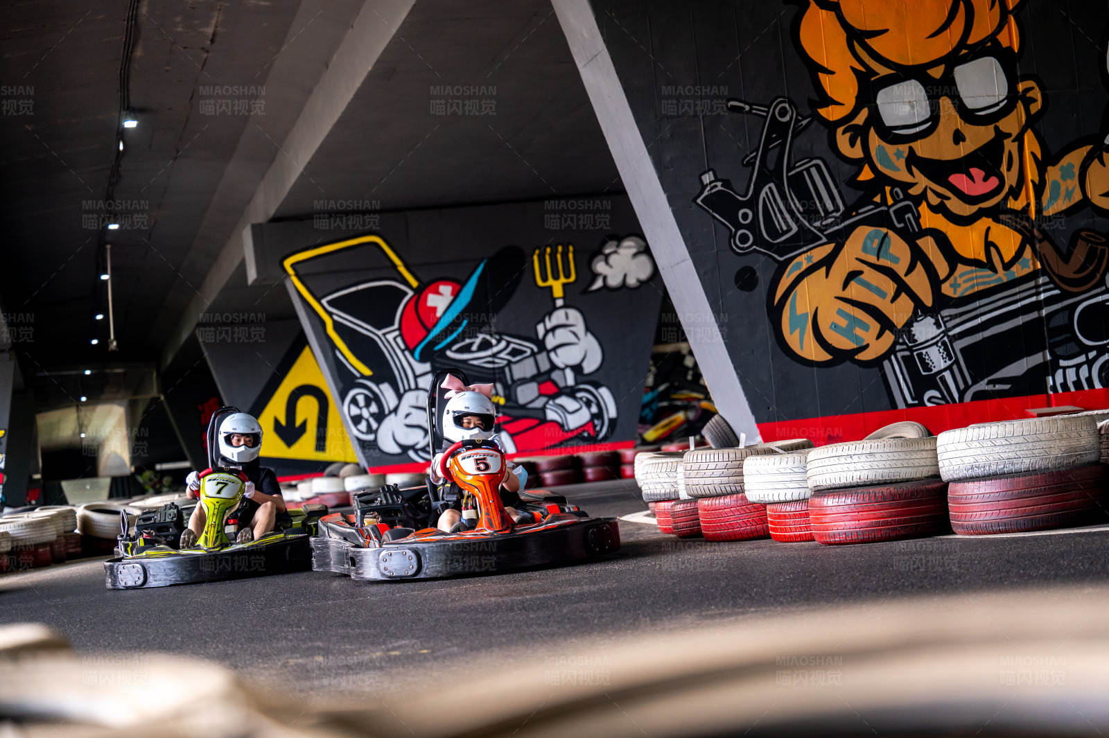 室内卡丁车赛道竞赛图片