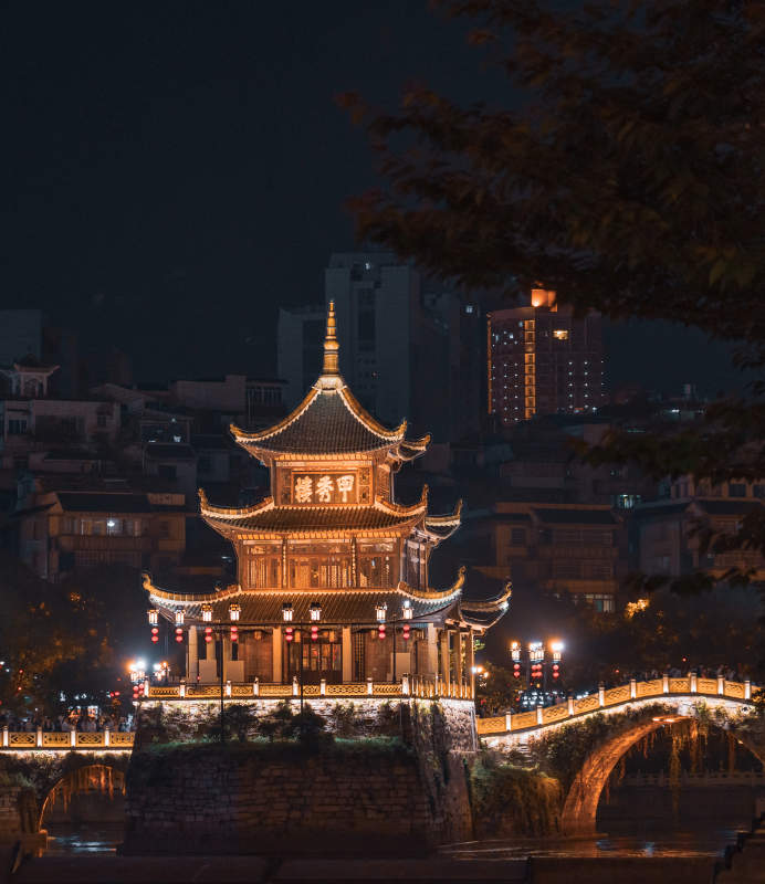 夜色中的古城楼图片