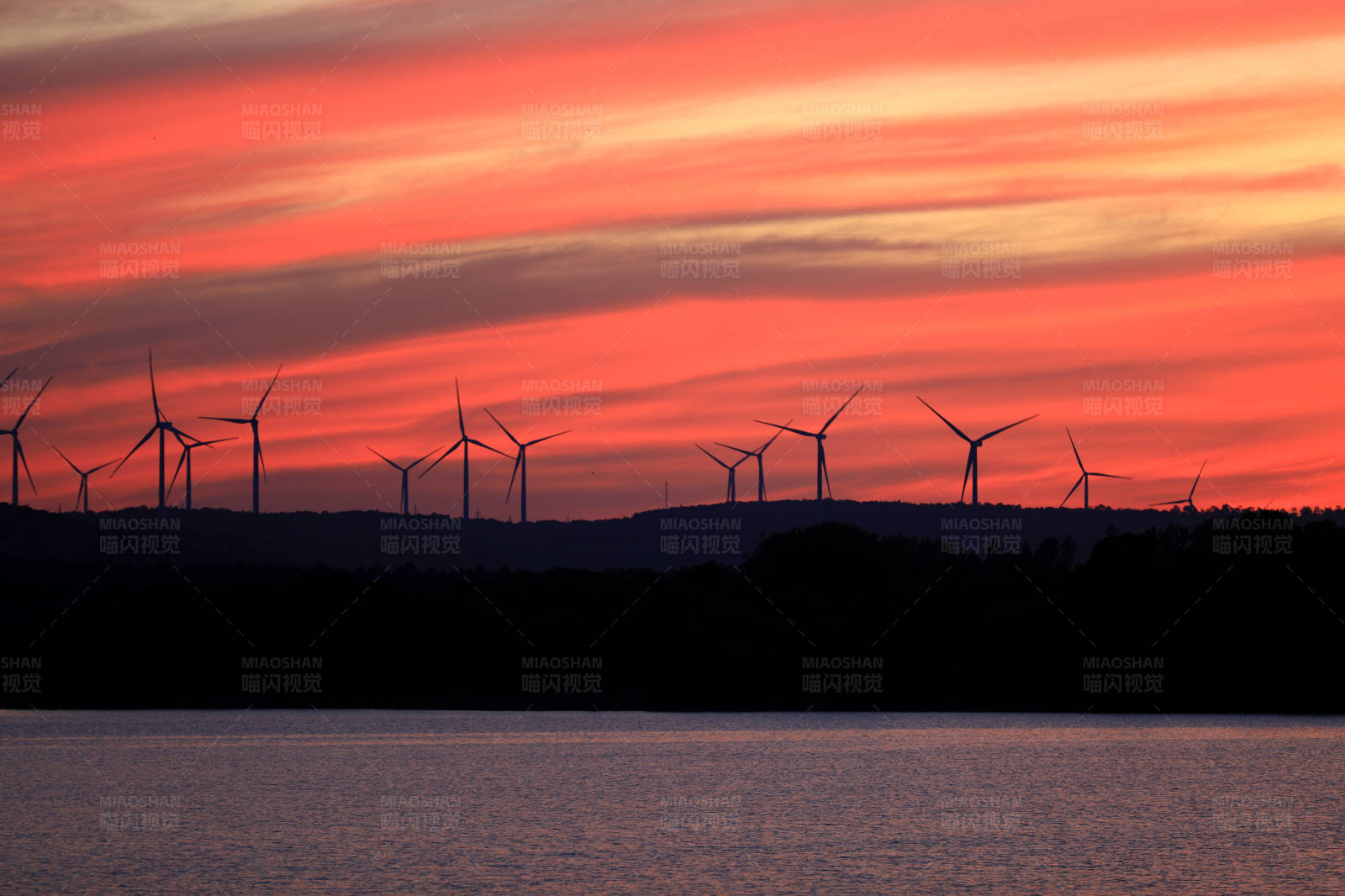 南京六合大泉水库风车晚霞图片