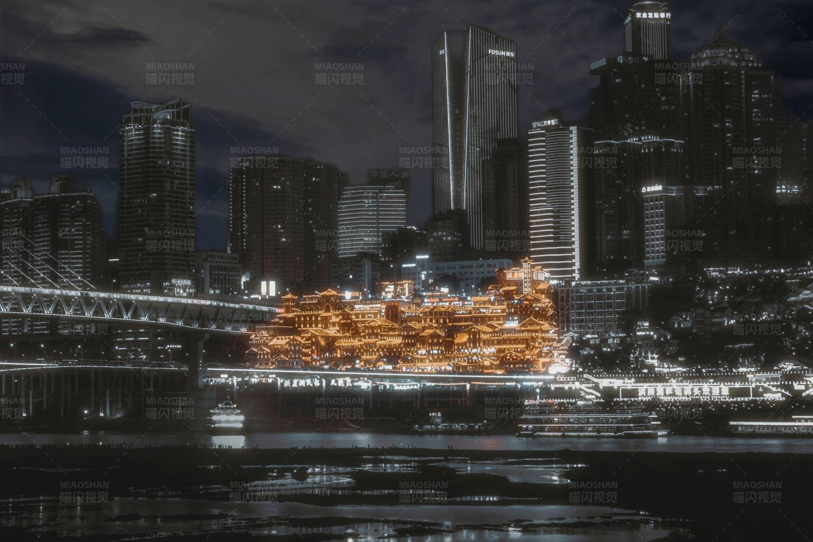 夜色中的城市灯火辉煌图片