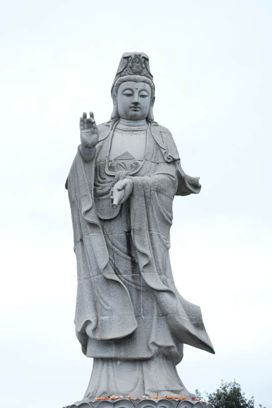 观音菩萨石像图片