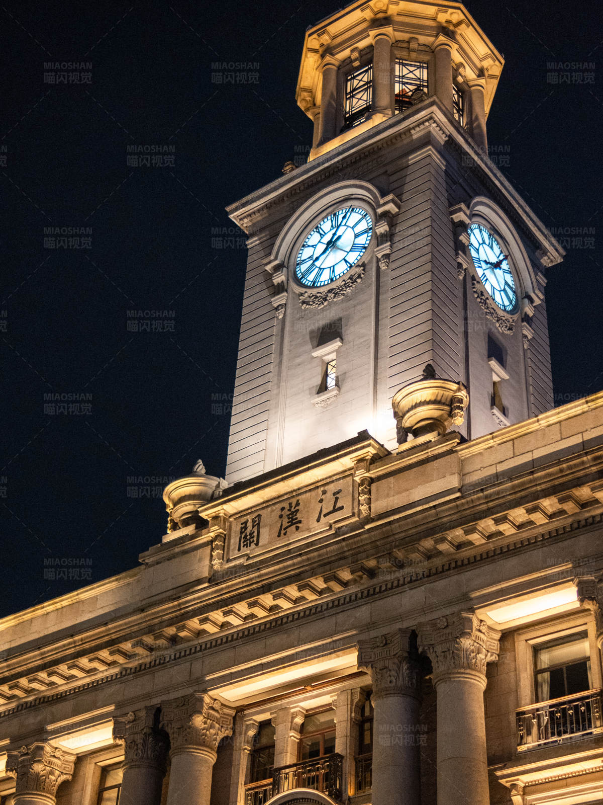 夜色中的钟楼图片