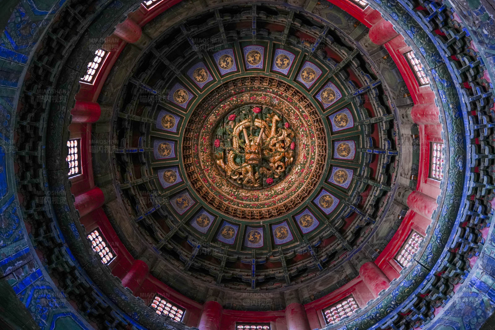 故宫穹顶的华丽装饰图片
