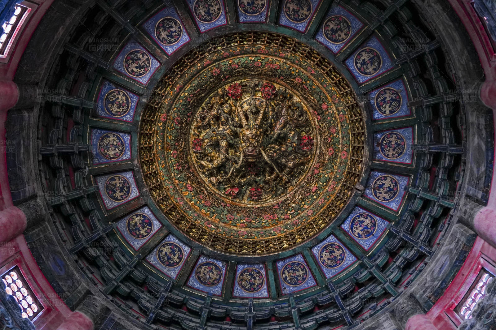 故宫穹顶的华丽装饰图片