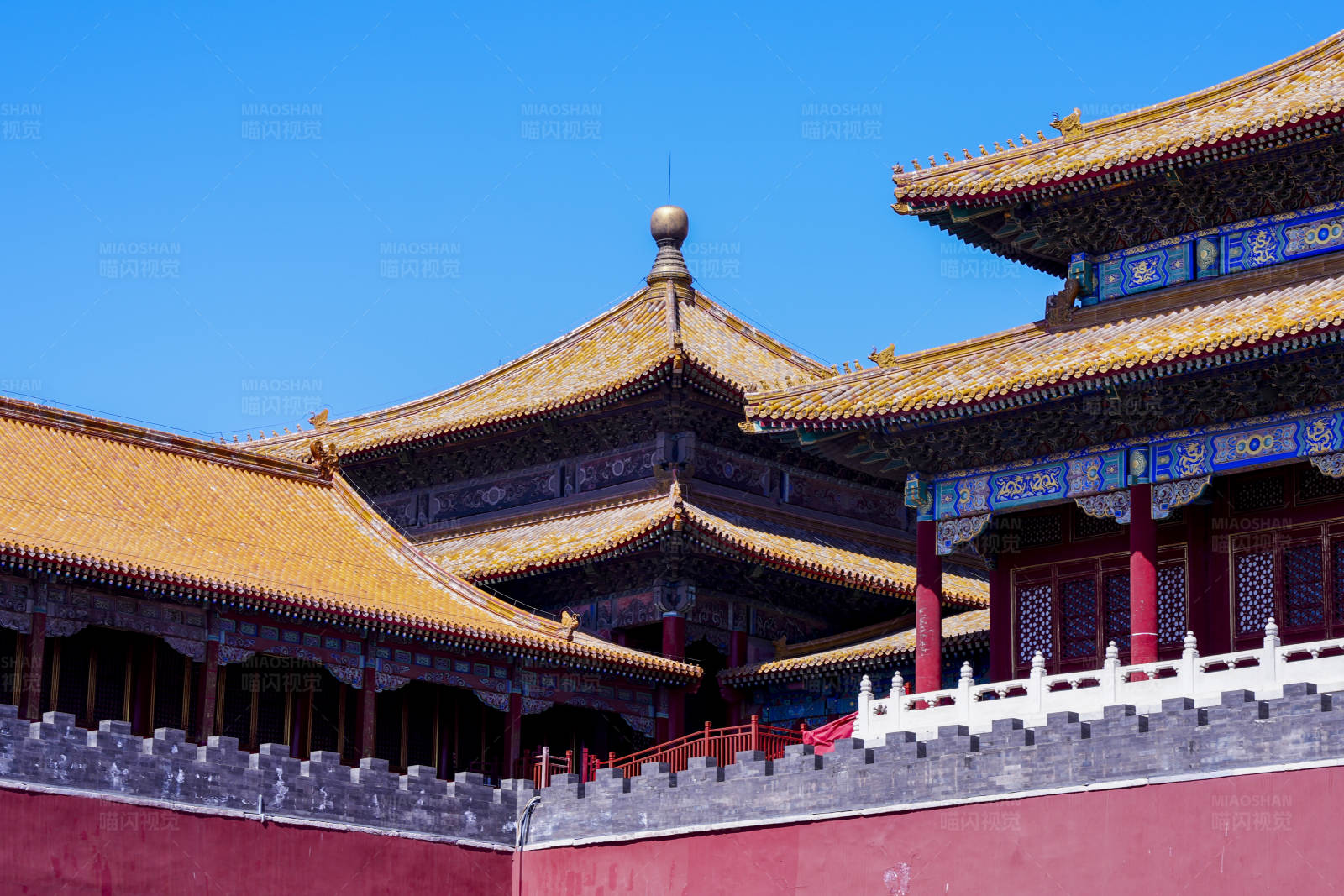故宫的金色屋顶图片