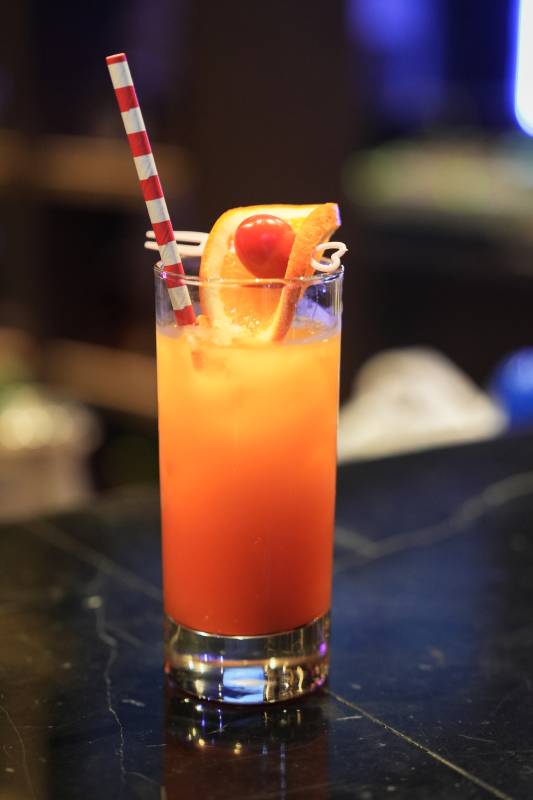 橙色鸡尾酒图片