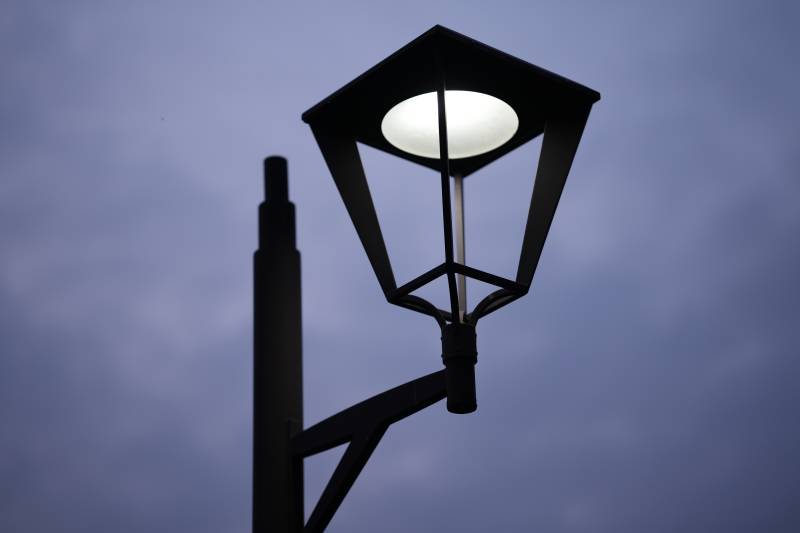 夜幕下的街灯图片