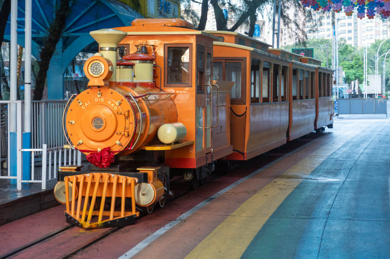 复古橙色蒸汽火车图片