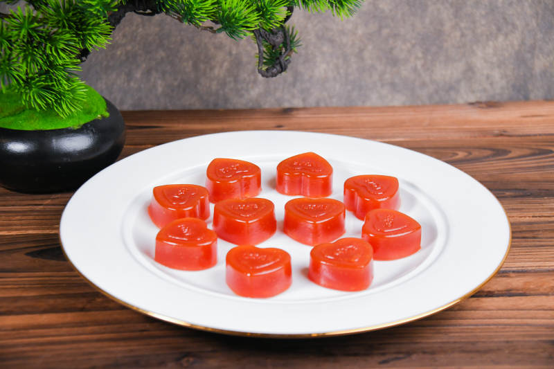 心形果冻甜点盘图片