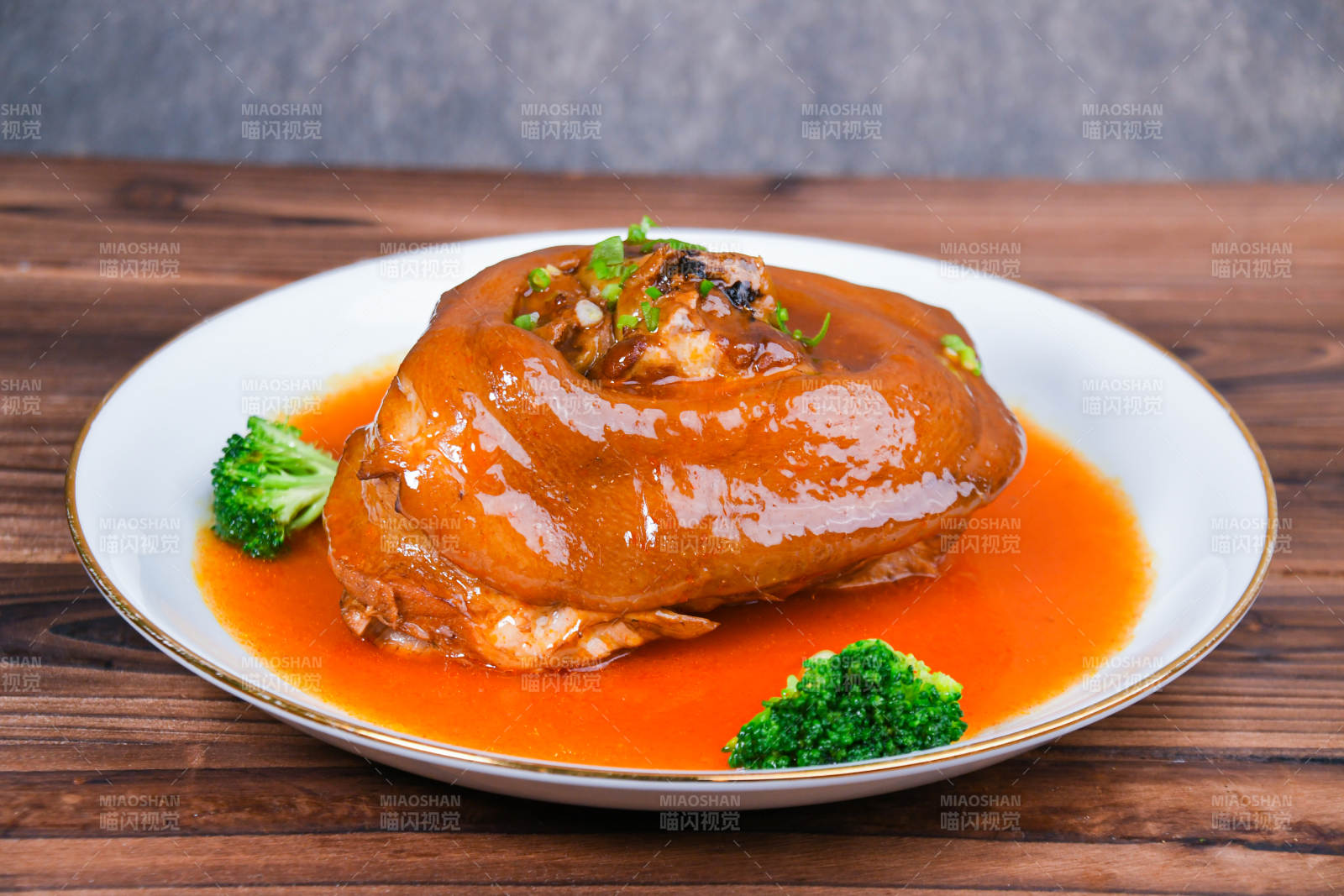 秘制酱香肘子图片