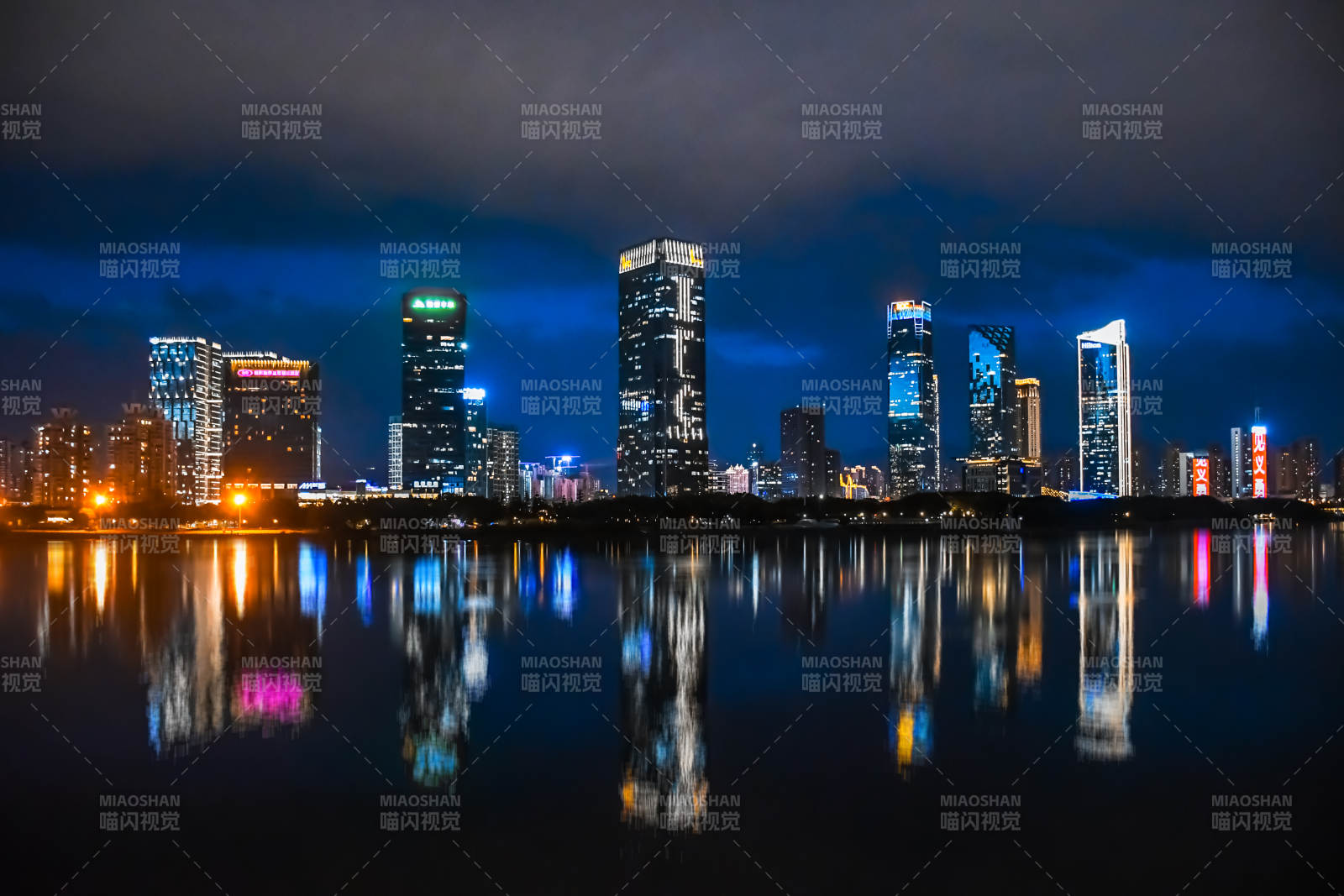 福州台江 CBD 金融区夜景图片