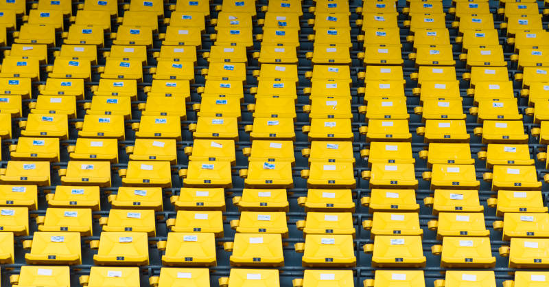 黄色座椅的体育场图片