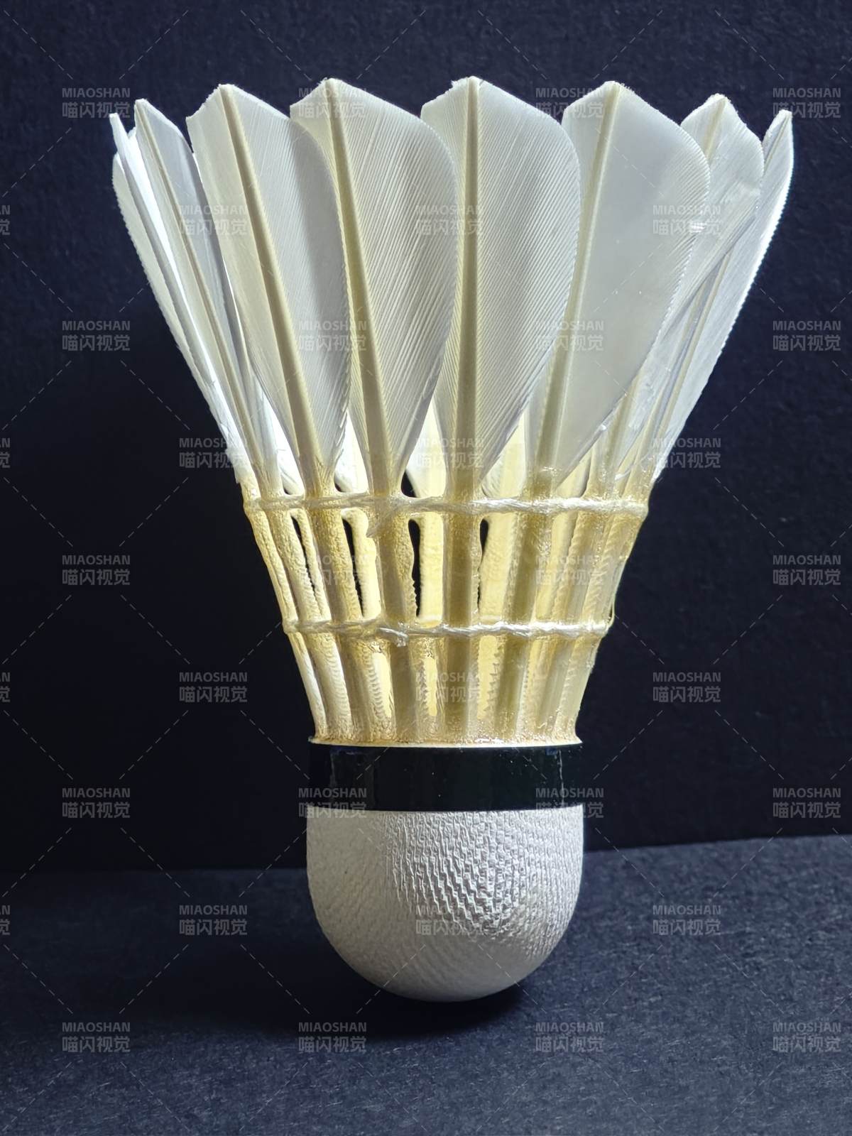 羽毛球特写图片