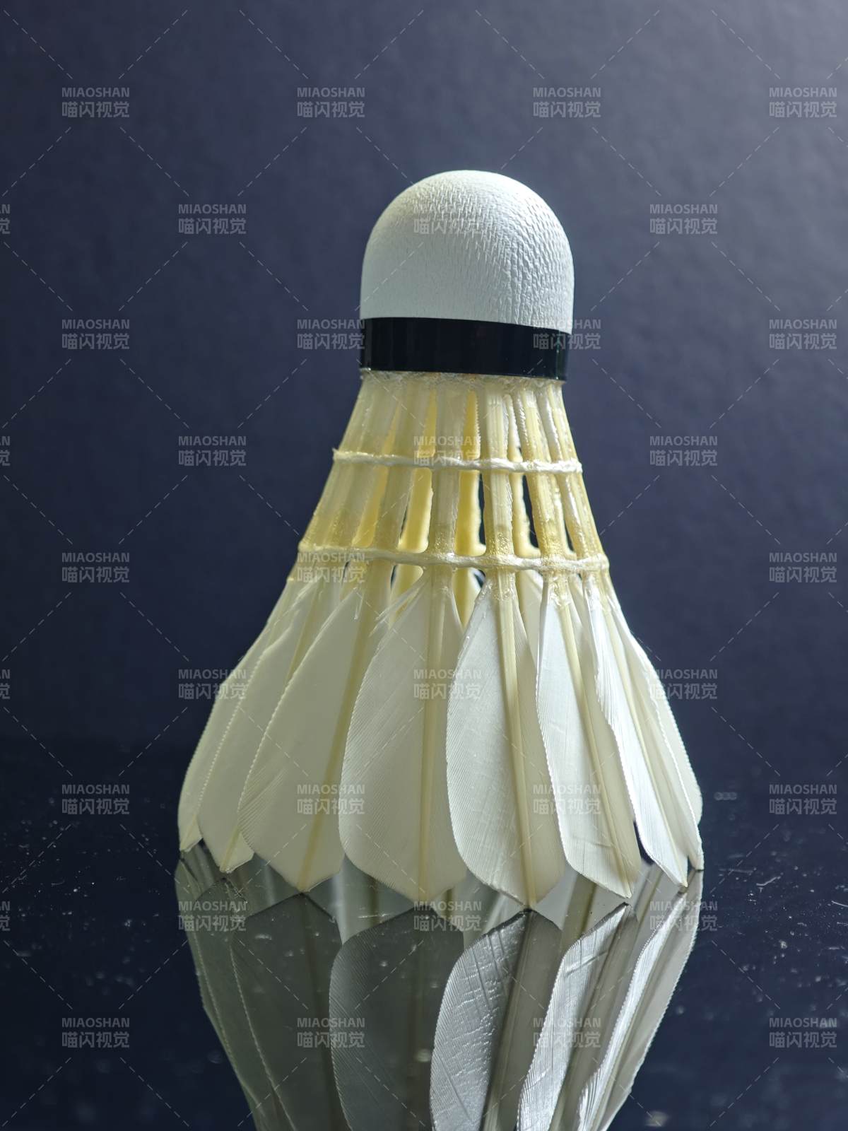 羽毛球特写图片