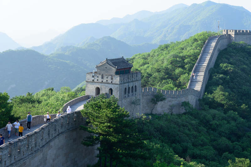 长城蜿蜒山间图片