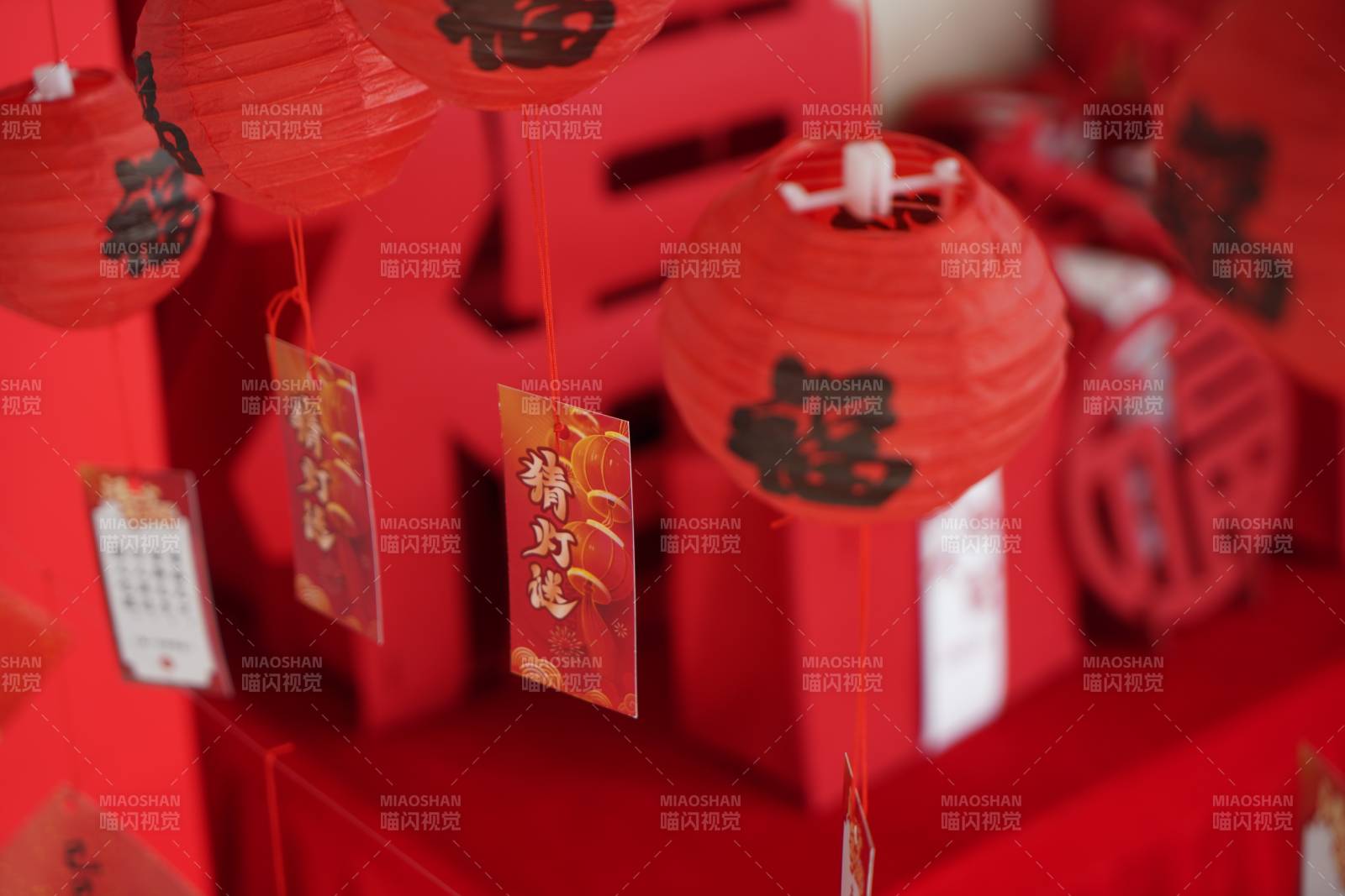 红灯笼与春节装饰品图片