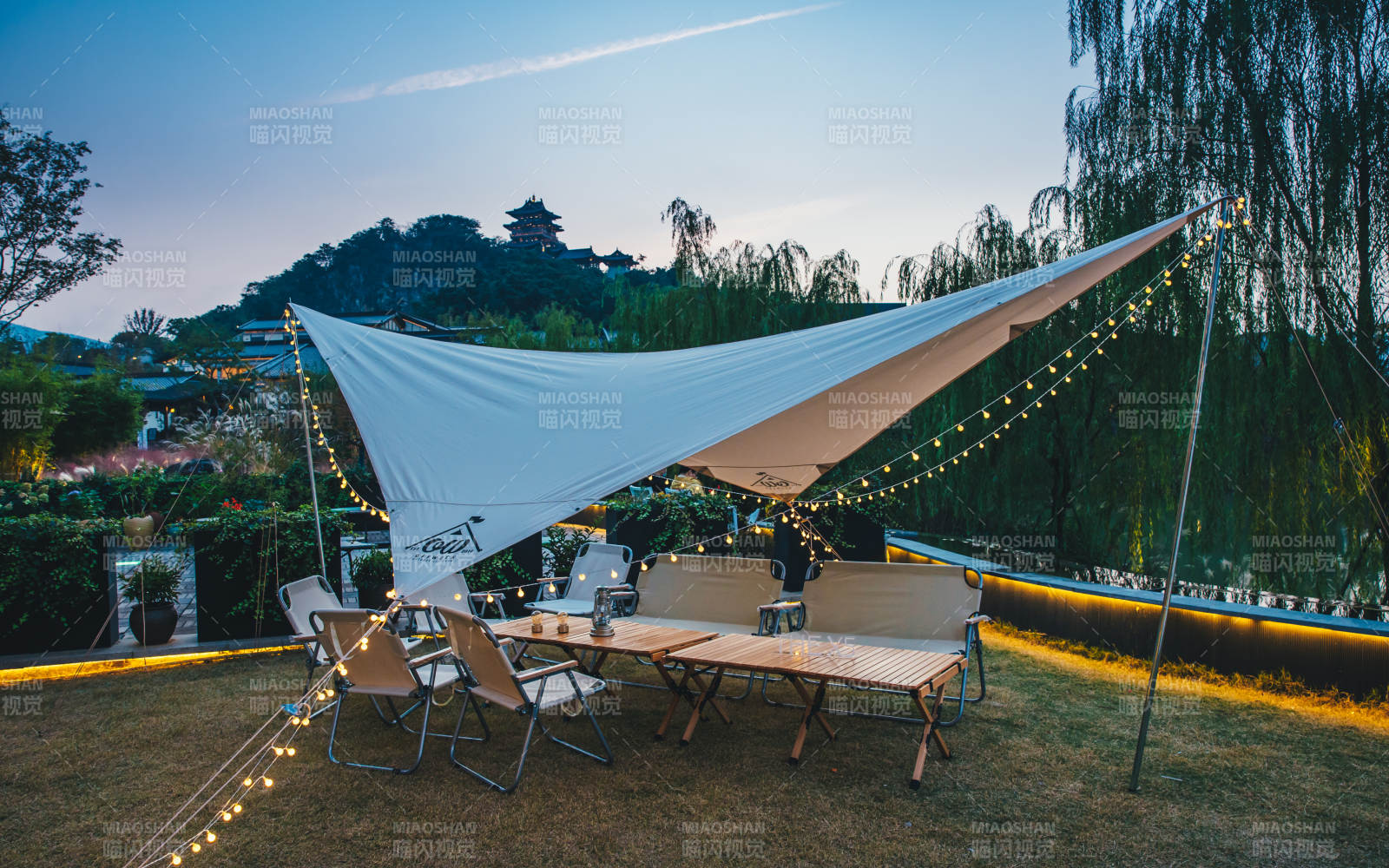 户外露营晚餐派对图片