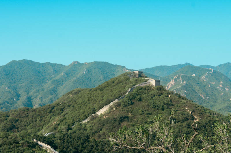 长城蜿蜒山间图片
