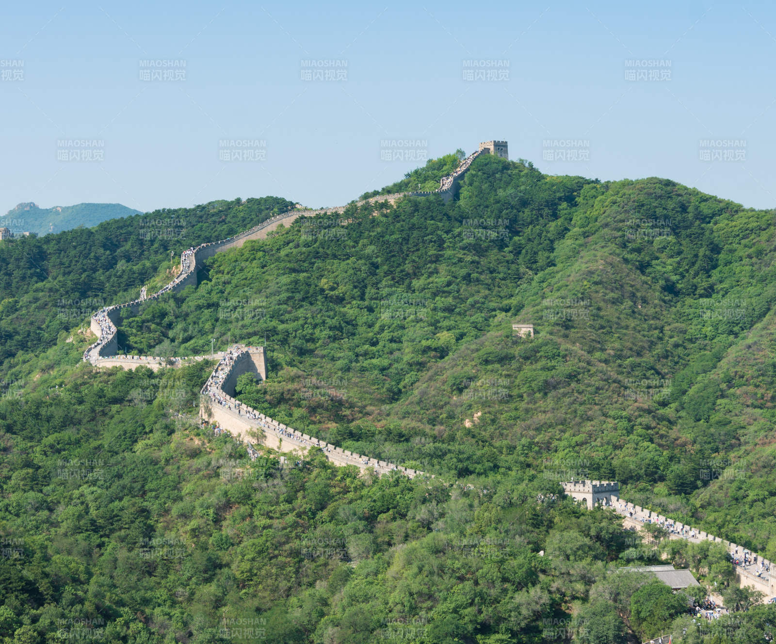 长城蜿蜒山间图片