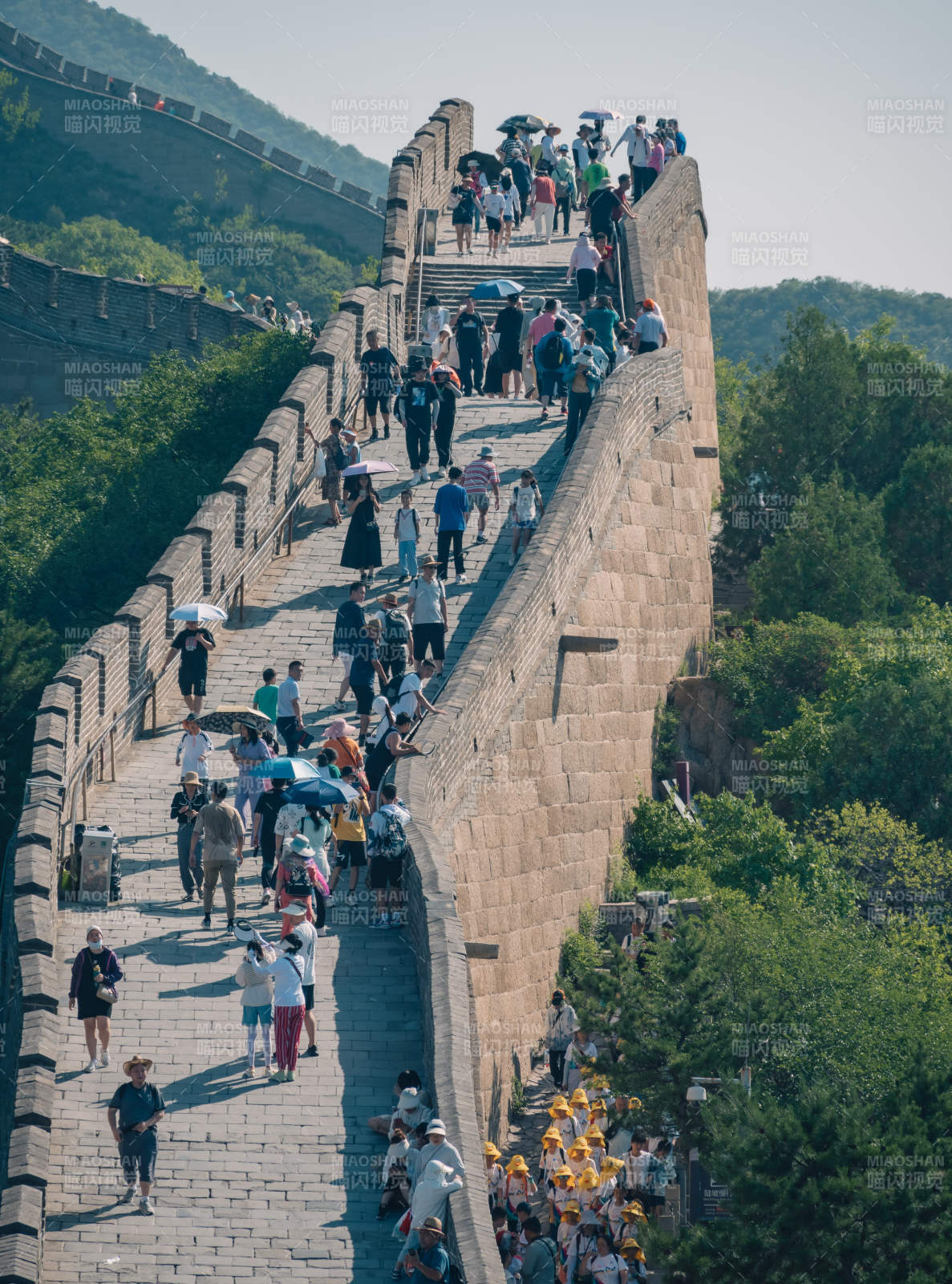长城游人如织图片